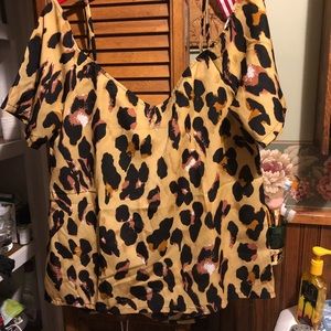 Light weight cold shoulder top